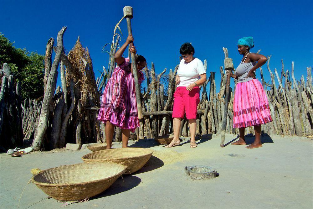 Ongula Village Homestead Lodge Ondangwa Bagian luar foto